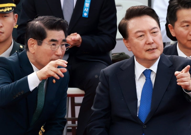 <b>김용현</b> "계엄은 패악질에 대한 경종…끝까지 싸우겠다"