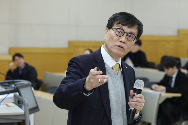 이창용 "崔 <b>대행</b>, 정치보다 <b>경제</b> 고려해 헌법재판관 임명"