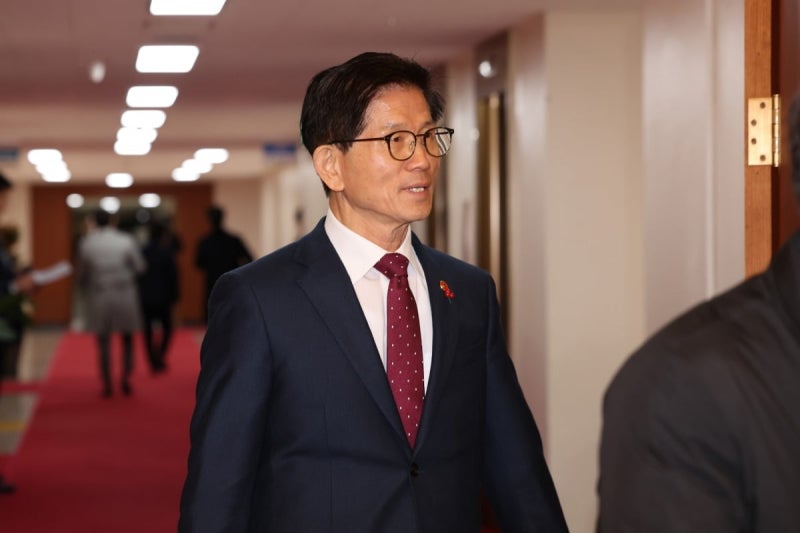 <b>김문수</b> "尹 <b>체포</b> 시도 해도 너무해…현직 대통령 예우 갖춰야"