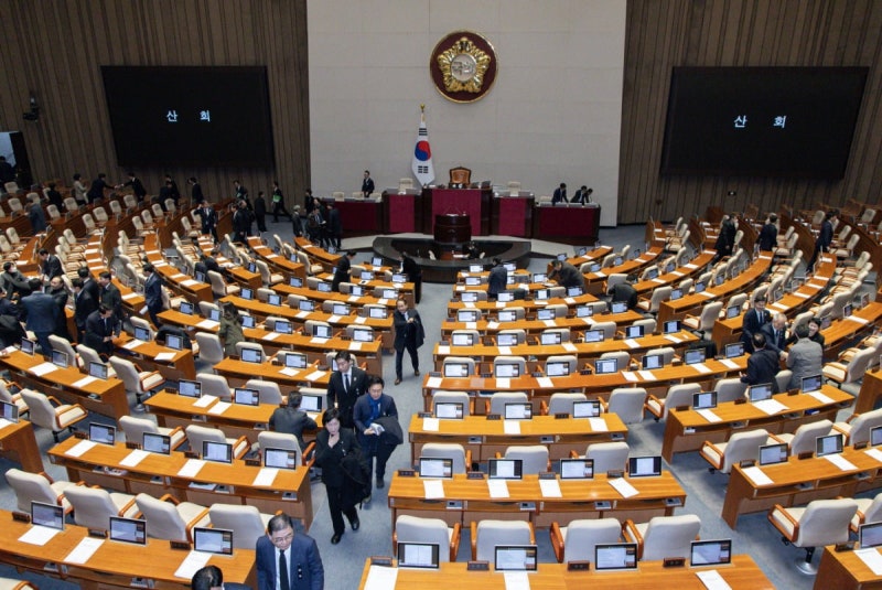 "당론 부결"vs"<b>내란</b>동조 정당 강화"…'<b>내란</b>·김여사 <b>특검법</b>' 재표결