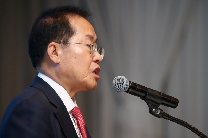 <b>홍준표</b> "<b>이재명</b> 혐오도 60%…국민, 尹→李 <b>정권교체</b> 원하지 않아"