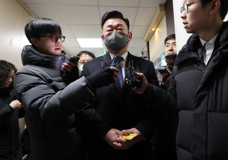 '尹 체포영장 집행 방해' <b>이광우 경호본부장 석방</b>