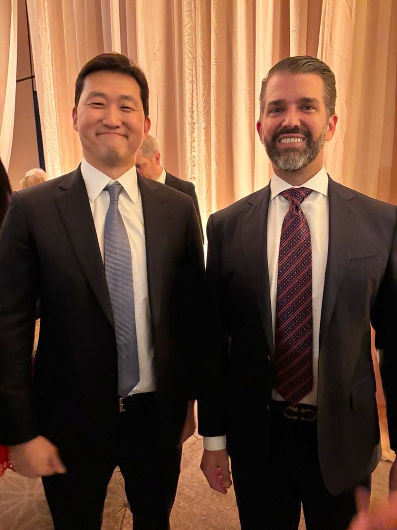 신세계 정용진·쿠팡 김범석, <b>트럼프</b> 취임 행사장 입장