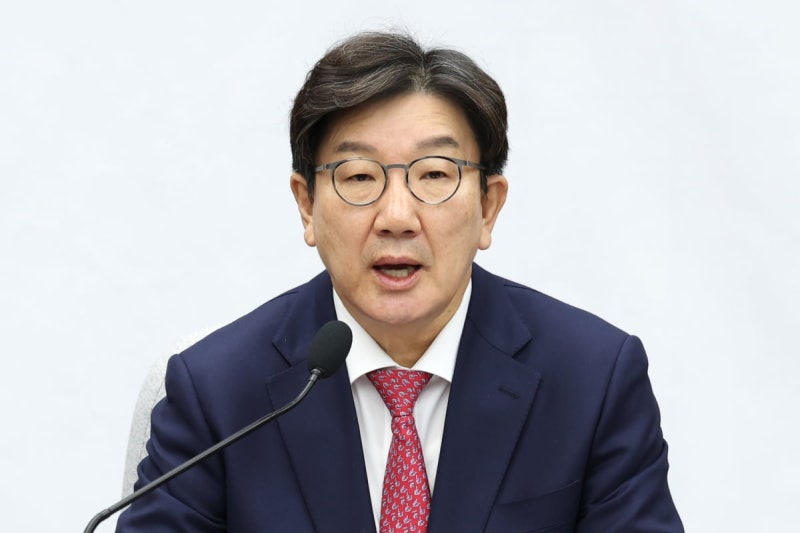 <b>권성동</b> "<b>이재명</b>이 기업 위해?…스토커의 사랑 고백 같아"