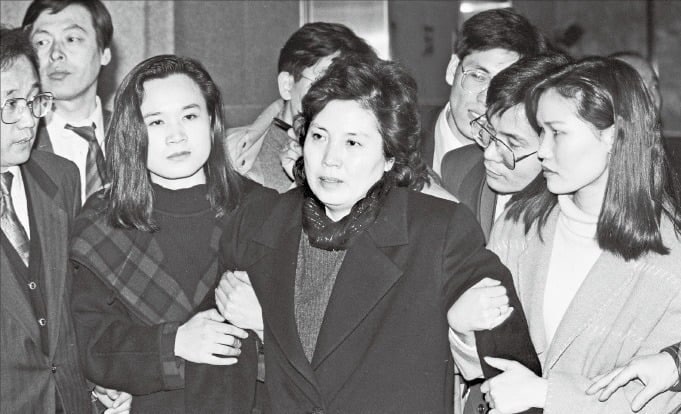 '희대의 <b>사기</b>꾼' <b>장영자</b>, 3년 만에 근황보니…81세에 5번째 구속