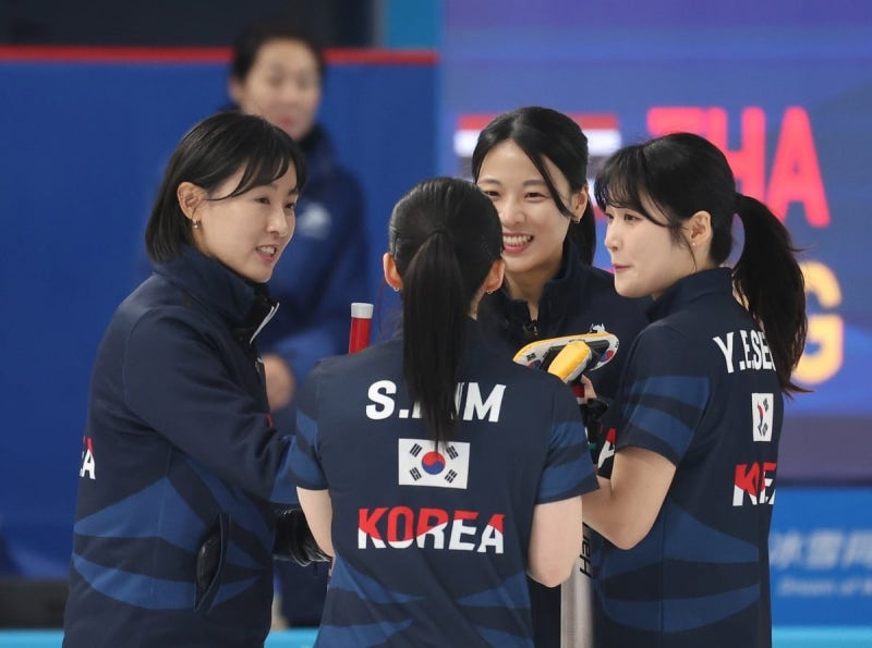 일본 꺾은 <b>여자 컬링</b> "<b>한일전</b>은 무조건 이기자는 마음"