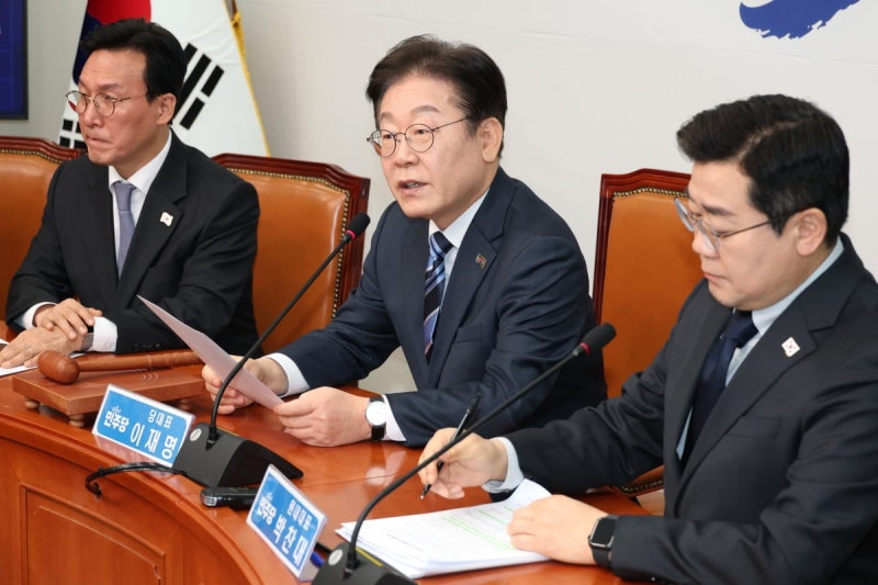 <b>이재명</b> "우클릭? <b>민주당</b>은 원래 <b>경제</b> 중심 정당"
