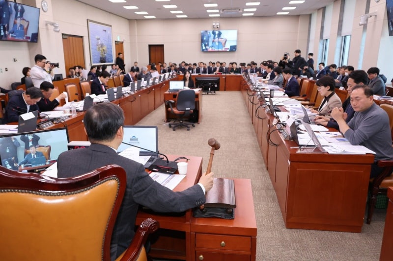 '주주 충실 의무' <b>상법 개정안</b>, <b>법사위 통과</b>