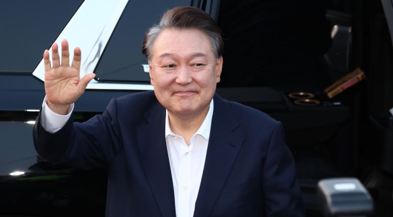 尹, <b>권성동</b>과 <b>통화</b>…"그간 지도부가 고생 많았다"