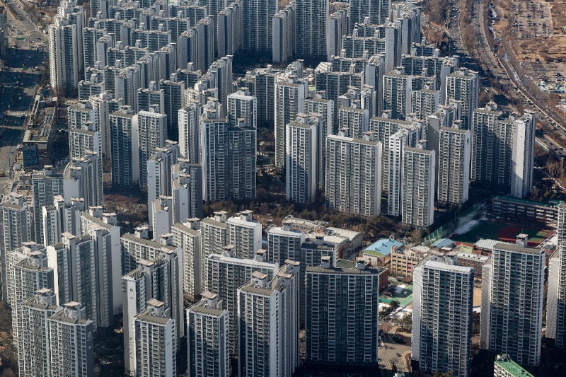 '토허제 완화'가 밀어올린 강남 집값…"단기 상승 그칠 듯"