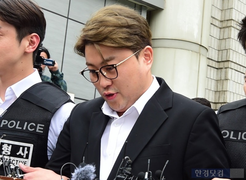[단독] "팬들 미치도록 보고싶다"…<b>김호중 옥중편지</b> 보니