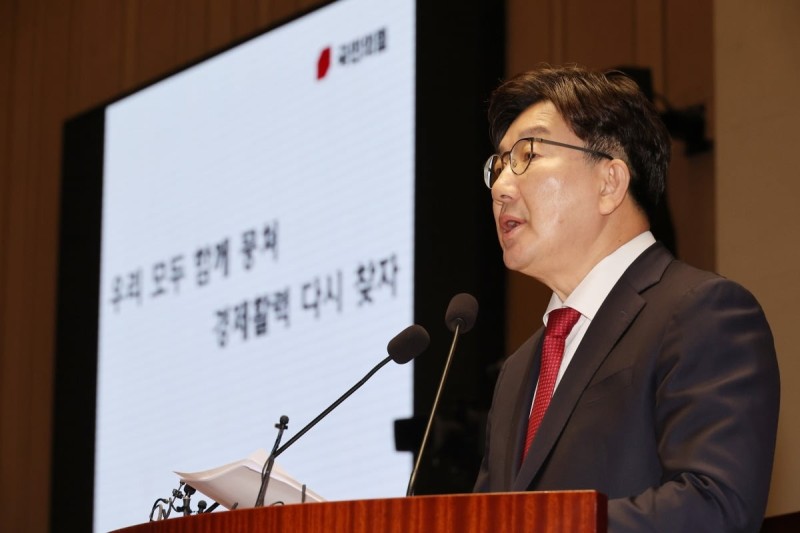 [속보] 與 "野처럼 <b>장외투쟁</b>·단식으로 <b>헌재 압박</b> 않을 것"