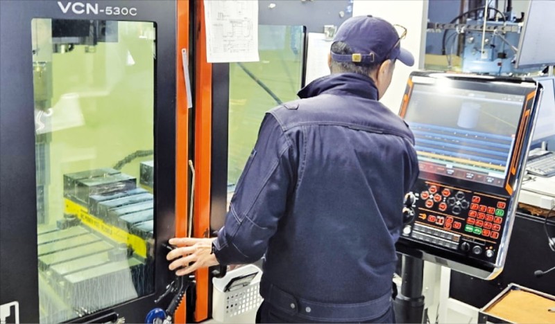 20년간 쌓인 종이 도면, 3D 변환…"의료·우주부품까지 다 만든다"