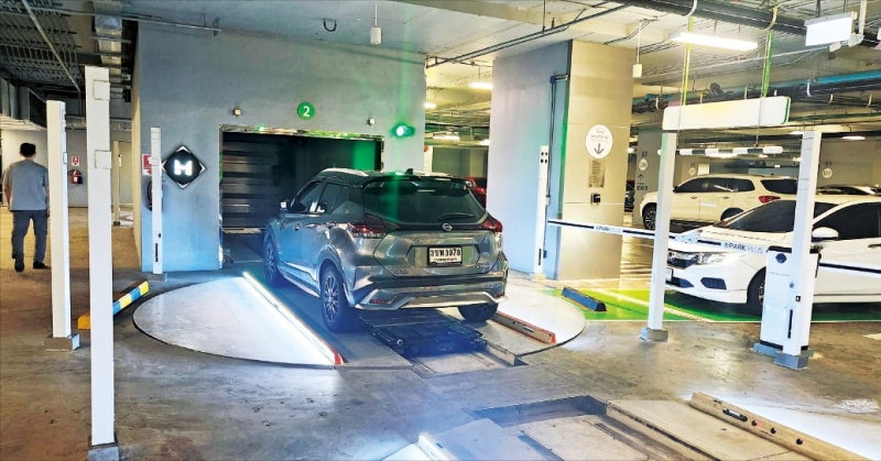 10분 걸리던 태국 기계식 주차, 로봇이 2분만에 성공