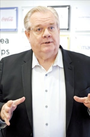 제프리 존스 "어린이 환자 가족 위한 집 짓기, 인생 마지막 목표죠"