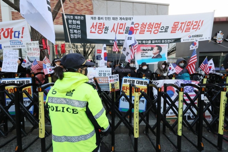 '尹 <b>탄핵</b>심판의 날'에 전국 '갑호비상' 발령…<b>경찰</b>력 총동원