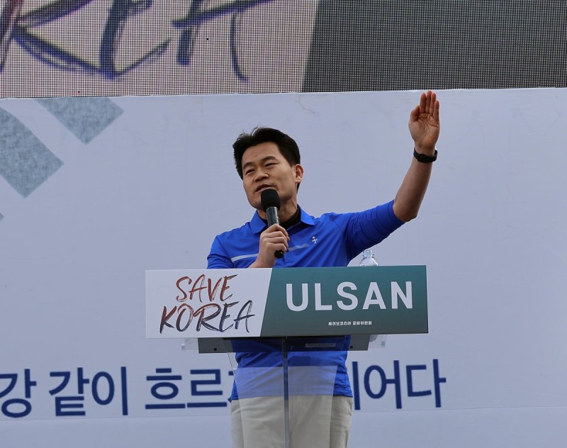 尹 <b>탄핵반대 집회</b> 뜬 전한길 "<b>대통령</b> 복귀하면 국가 정상화"