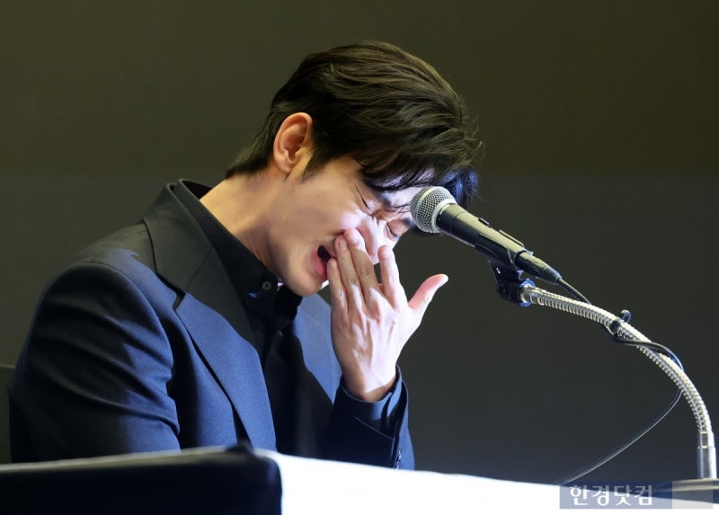 눈물 쏟은 <b>김수현</b> "<b>김새론</b>과 1년 교제…미성년자 시절 아냐" [<b>영상</b>]