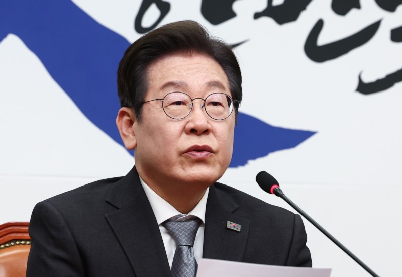 <b>이재명</b> "개헌 필요하지만…지금은 내란 종식이 먼저"