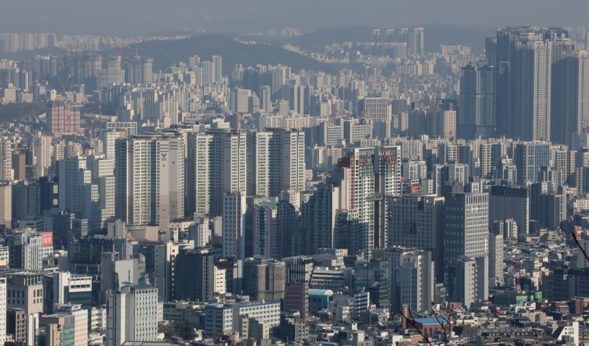 집 한 채에 허덕이는 서울…소득 40% 넘게 대출 상환에 써