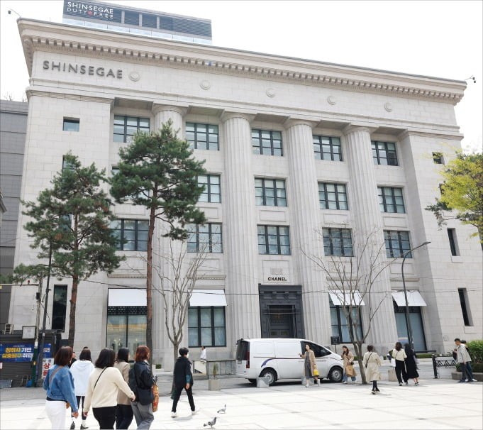 90살 은행, 샤넬 부티크 변신…'신세계 명동타운' 완성