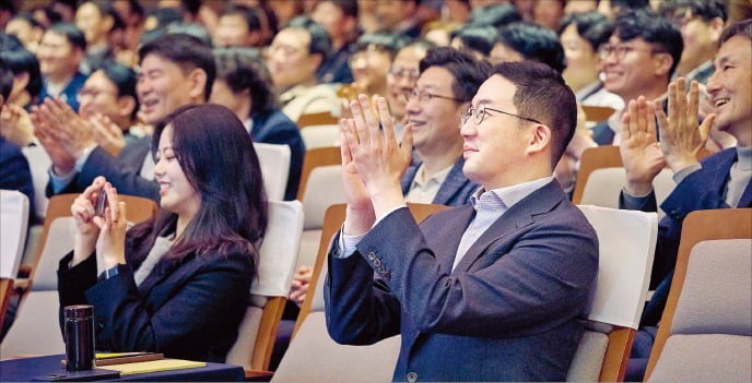 구광모 "혁신 지향점은 고객…도전·변화 DNA 깨워야"