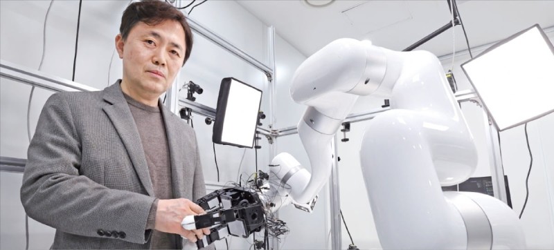 "AI 속도 따라잡을 '새로운 몸'…창의적 컴퓨터가 미래 가른다"