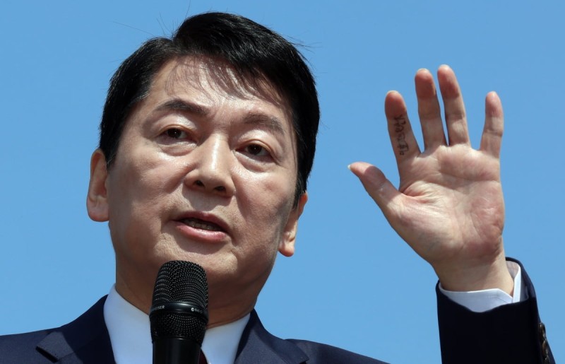 <b>안철수</b> “헌법 배신자는 이재명에 필패”…<b>김문수</b>·<b>홍준표</b> <b>비판</b>