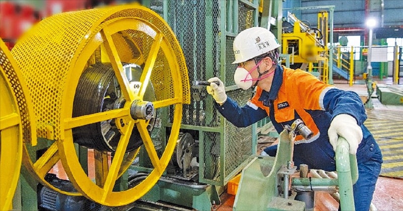 포스코, 열연 코일 묶는 스틸밴드로 비용 절감