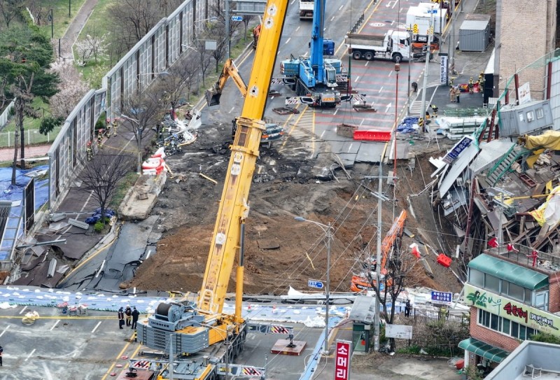 광명 <b>신안산선</b> 터널 <b>붕괴</b> 닷새째…<b>실종자</b> 수색 작업 '캄캄'