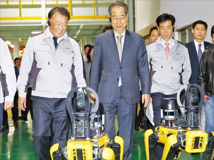 '필수추경' 2조 늘린 12조…반도체 투자 33조로 확대