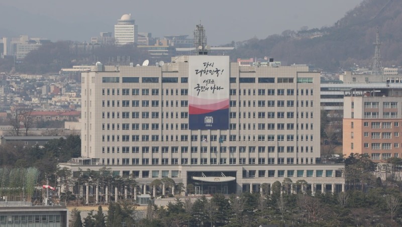경찰, <b>대통령실</b>·<b>공관촌</b>·<b>비화폰</b>서버 <b>압수수색</b> [종합]