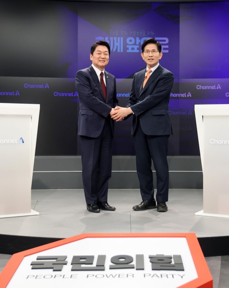<b>김문수</b> "부정선거론은 부패한 선관위 탓"…안철수 "에스토니아 참고해야...