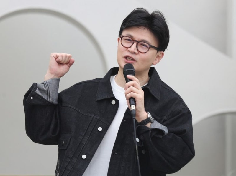 손편지 쓴 <b>한동훈</b> "다른 분들은 이 개싸움 감당 못해"
