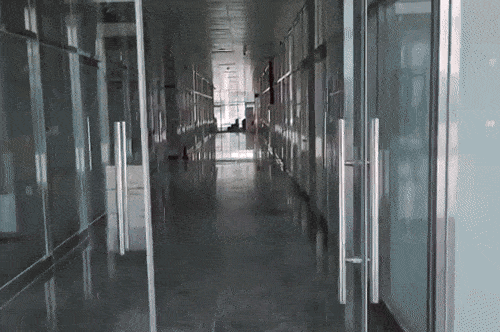 1층 상가 대부분이 비어 있는 거북섬의 한 상가 모습.사진=오세성 한경닷컴 기자