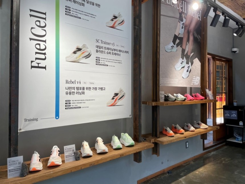 뉴발란스 북촌점 내부.사진=뉴발란스 제공