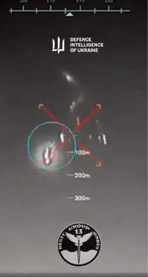 우크라이나군이 4일 러시아 전투기 수호이-30 격추 장면이라며 공개한 영상.우크라이나국방정보국