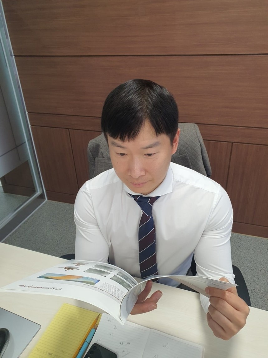 안병훈 이사가 판촉 계획을 수립하고 있다.윤현주 기자