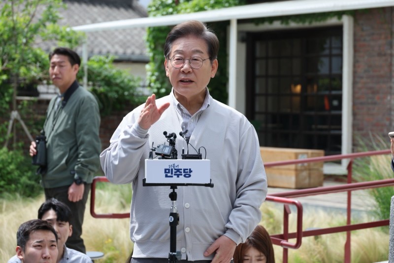 <b>이재명</b>, 최태원 등 경제단체장 간담회…경제 행보 재개