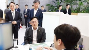 소상공인 금융지원 현장 찾은 금융위원장