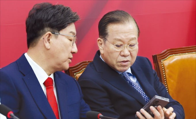 여론조사 밀어붙이는 국힘 지도부…金 "손 떼라, 당무우선권 발동"