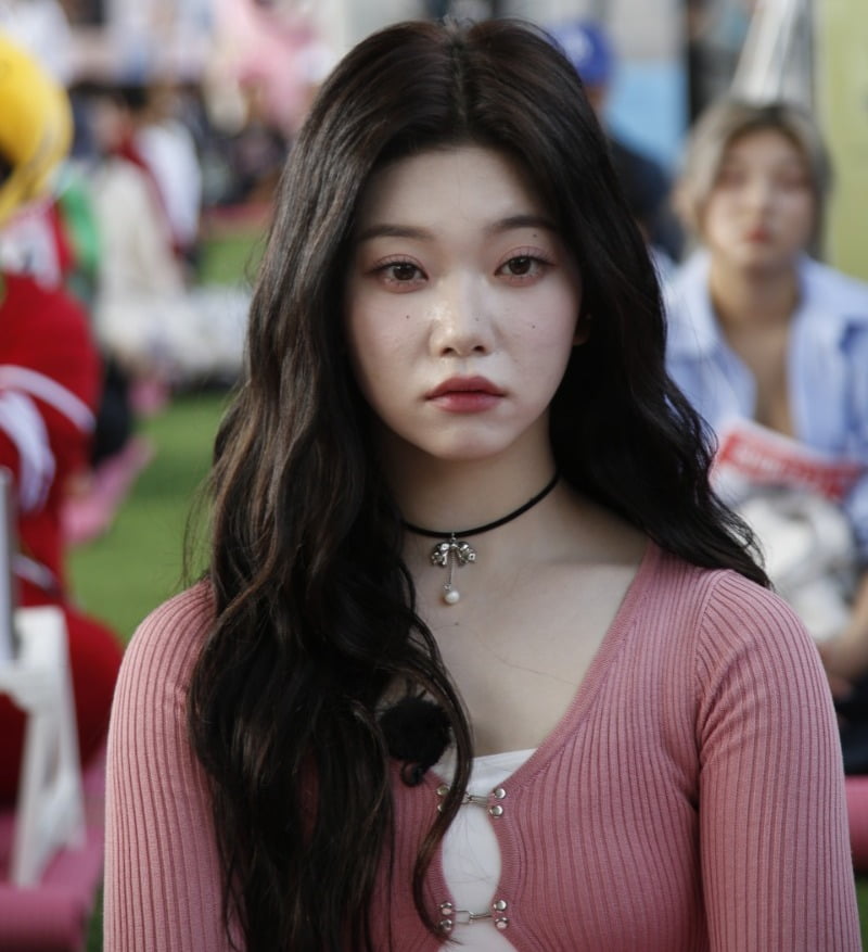 지난해 5월 12일 아이돌그룹 빌리의 멤버 '츠키'가 서울 반포한강공원 잠수교에서 열린 '한강 멍때리기 대회'에 참석해 멍하니 앉아 있다.서울시 제공