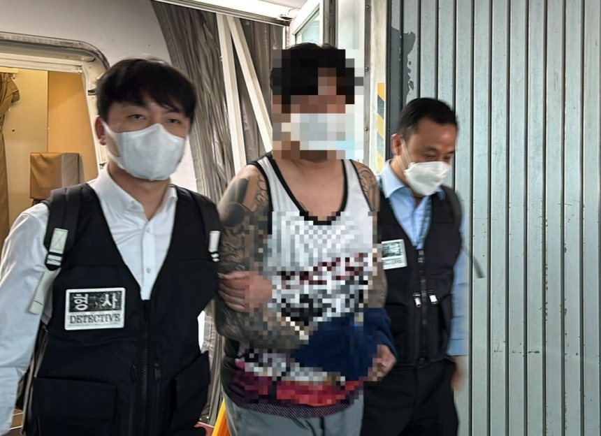 태국 방콕 거점 '투라리딩방' 사기 조직원이 작년 9월 인천공항을 통해 국내로 송환되는 모습./사진=서울경찰청 제공