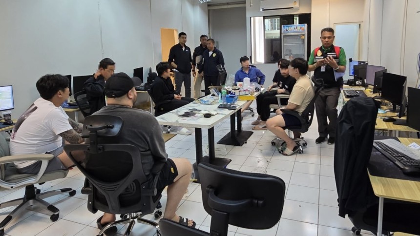 작년 8월 21일 태국 방콕에서 한국 경찰협력관이 태국 경찰과 공조해 투자리딩방 사무실을 급습했다./사진=서울경찰청 제공