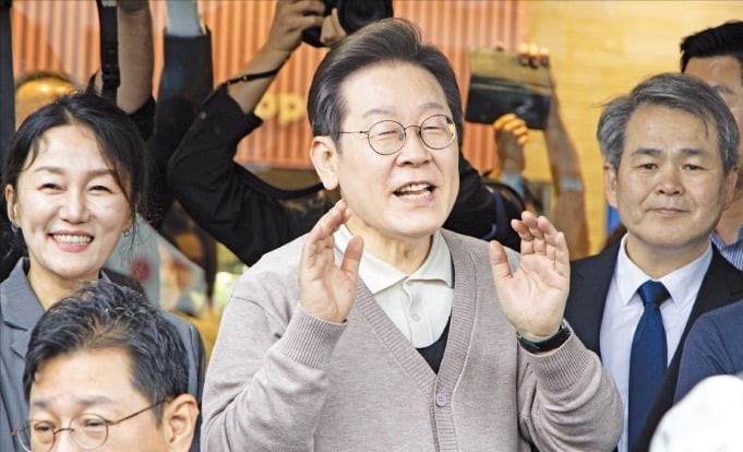 이재명 "사법부 믿지만…총구 우릴 향해 난사하면 고쳐야"