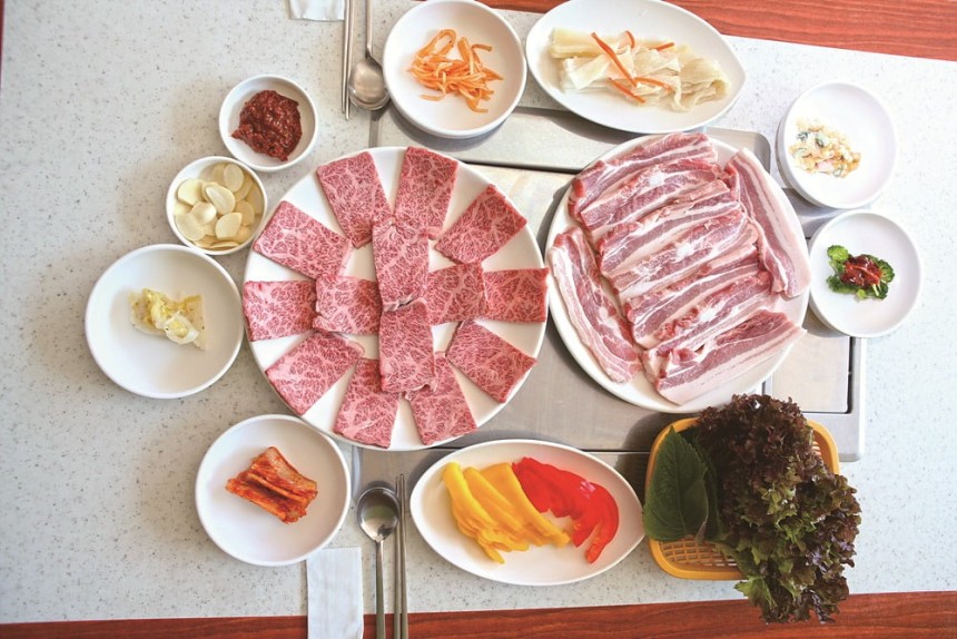 문경약돌돼지와 한우=사진 문경시