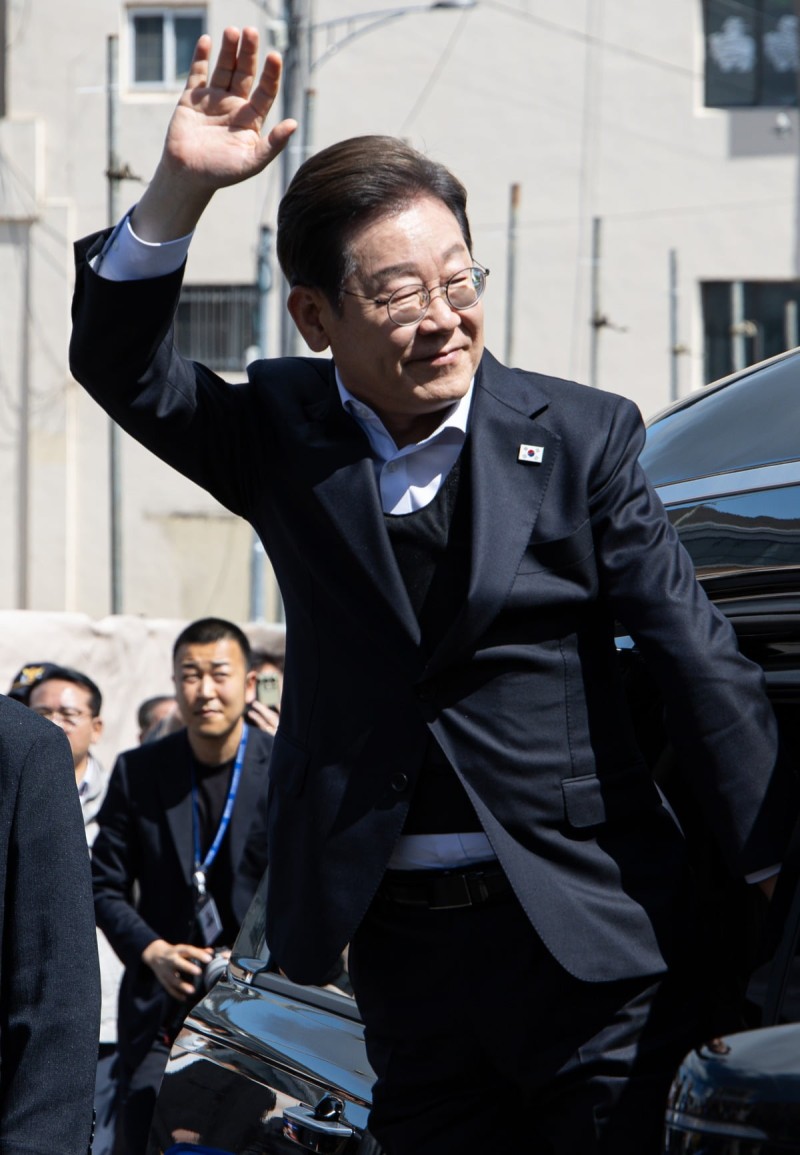 "그게 무슨 정당이냐"…'<b>후보 교체</b>' <b>국힘</b> 비웃은 <b>이재명</b>