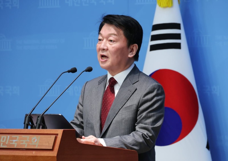 <b>안철수</b> "당 <b>지도부</b>, 되돌리고 <b>퇴진</b>하라…<b>한덕수</b>·윤석열도 탈당해야"