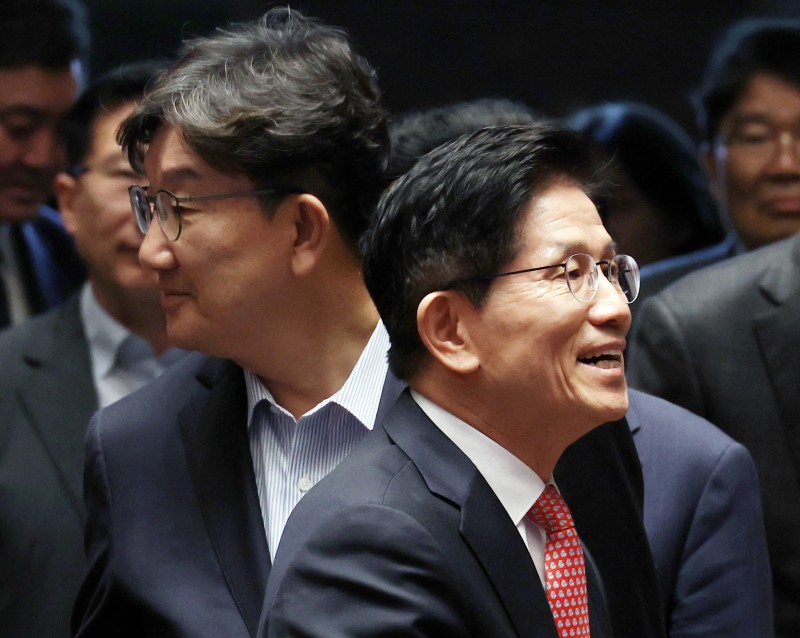 정당 민주주의의 실종…국민의힘 '막장 단일화'