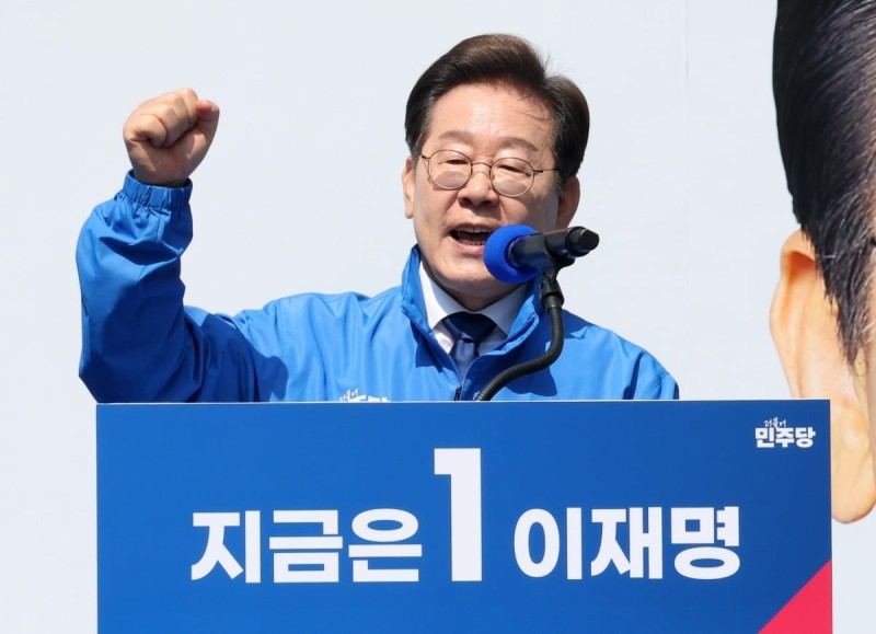 <b>이재명</b> "AI 등 집중육성해 경제강국 실현"…<b>10대 공약</b> 발표